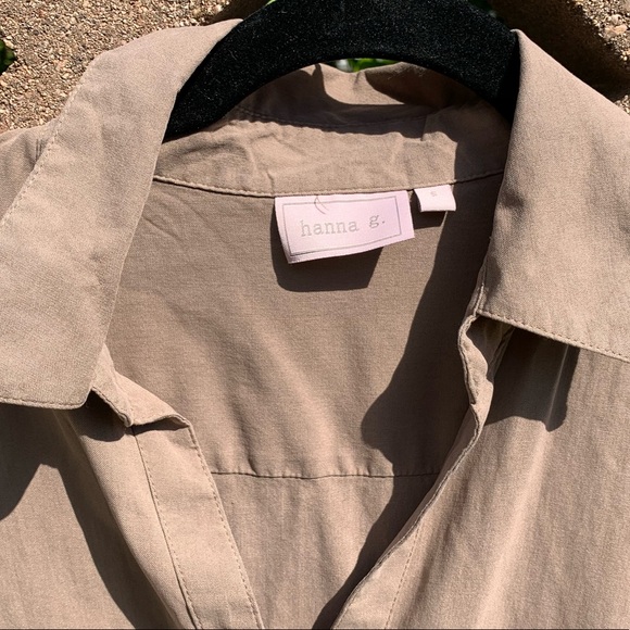 Button down taupe top - Picture 3 of 4